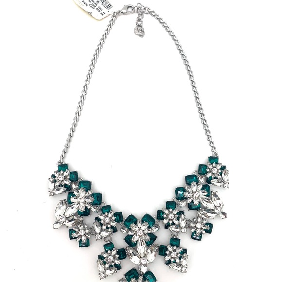 Holiday Christmas Faux Diamond & Green Crystals Statement Bib Necklace NEW - Picture 4 of 5